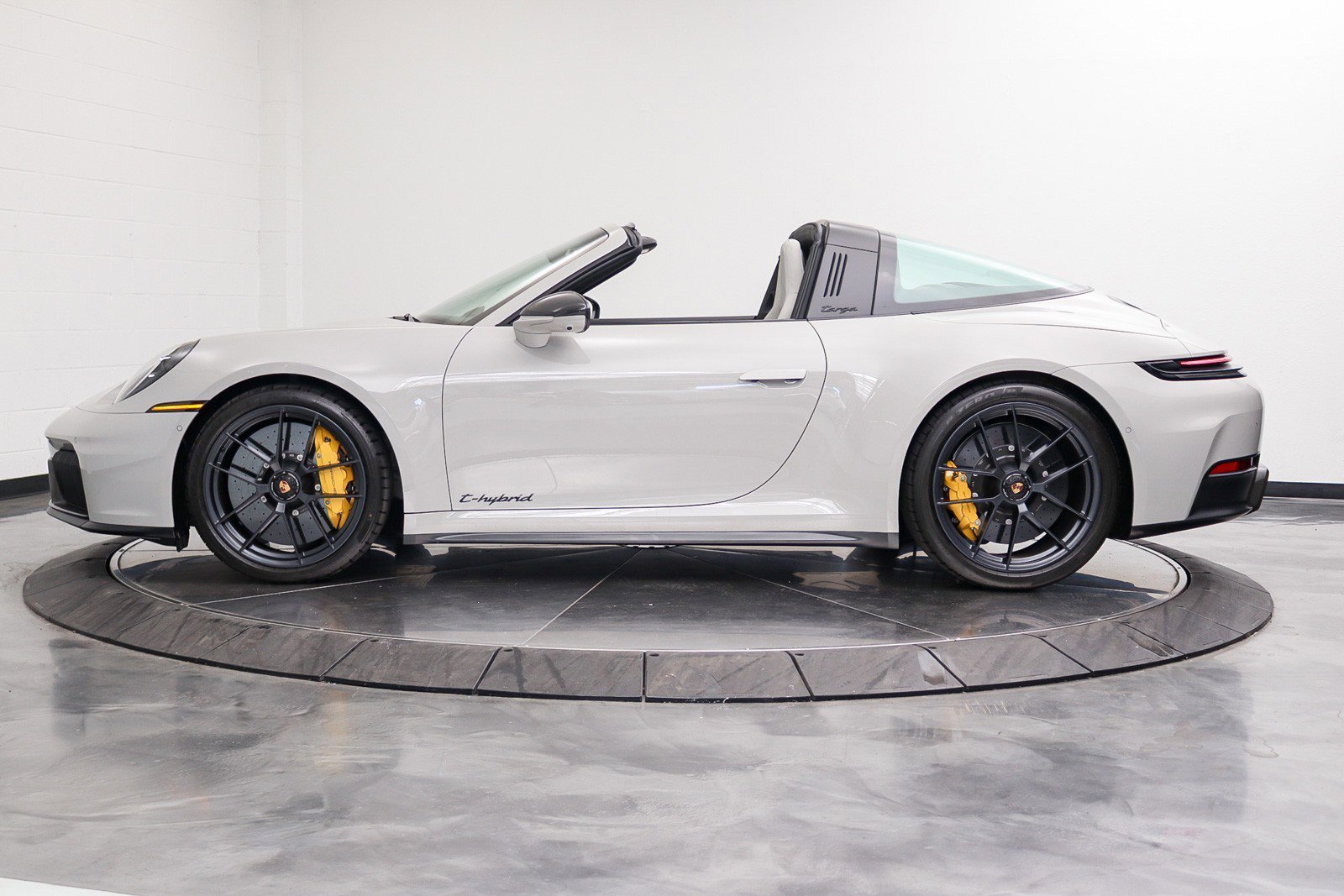 Used 2026 Porsche 911 Targa 4 GTS AWD/4WD image 9