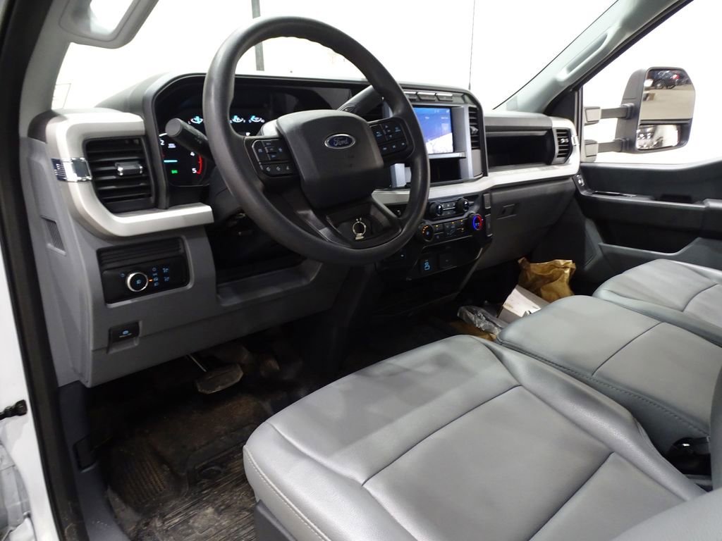 Used 2023 Ford F550 4x4 Regular Cab Super Duty image 13