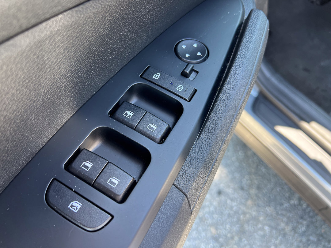 Used 2025 Kia Sportage LX FWD image 12