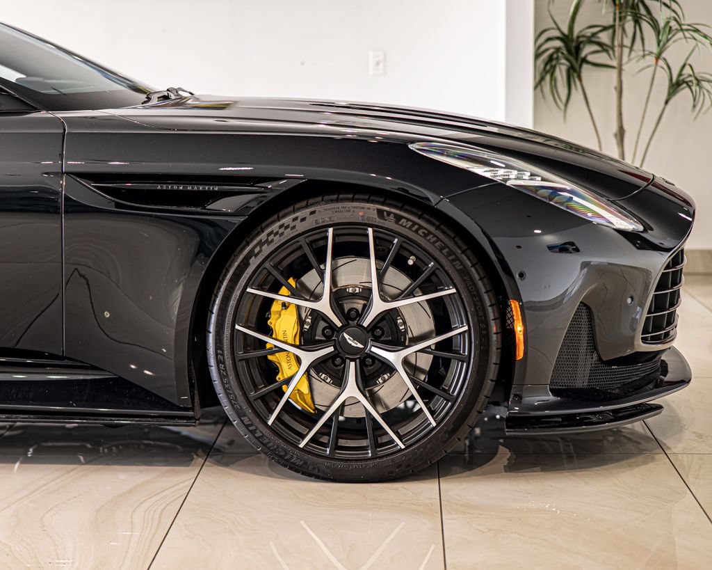 Used 2025 Aston Martin DB12 Convertible RWD image 10