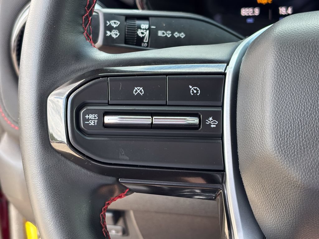 Used 2024 Chevrolet Colorado Z71 w/ Z71 Convenience Package 2 AWD/4WD image 30