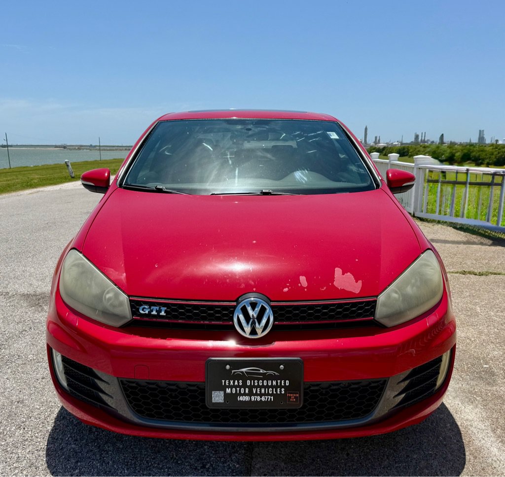 Used 2011 Volkswagen Golf 2-Door FWD image 2
