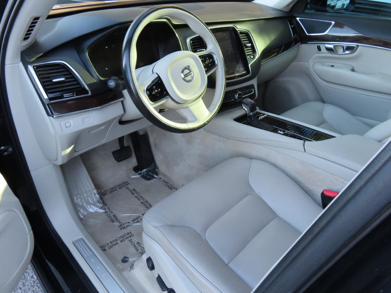 Used 2016 Volvo XC90 T6 Momentum AWD/4WD image 9