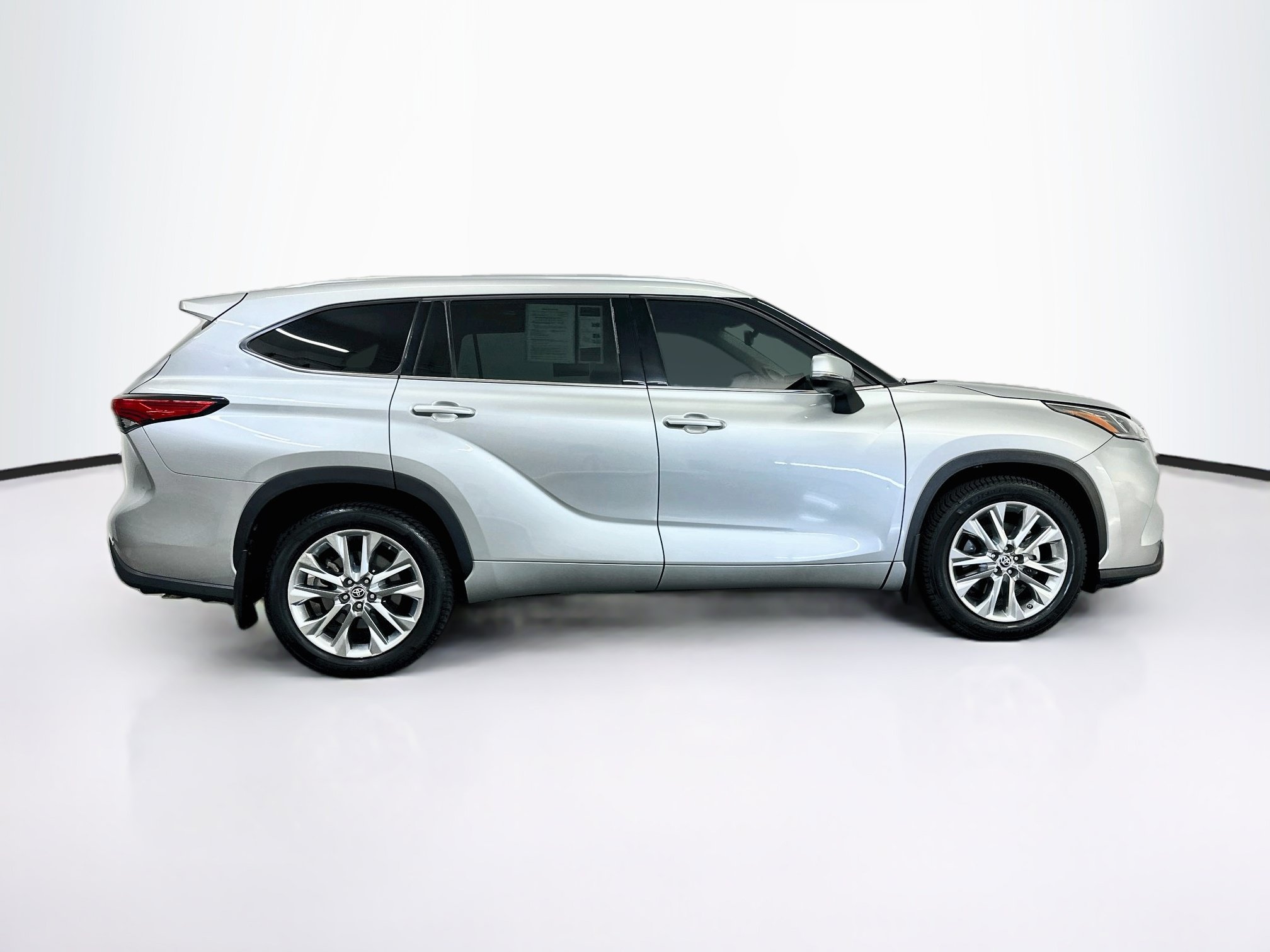 Used 2021 Toyota Highlander Limited AWD/4WD image 10