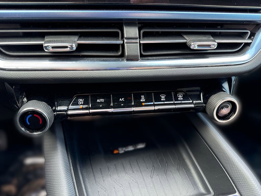 Used 2025 Chevrolet Equinox EV LT image 16