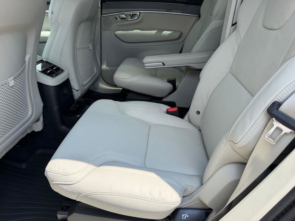 New 2026 Volvo XC90 T8 Ultra w/ Protection Package Premier AWD/4WD image 10