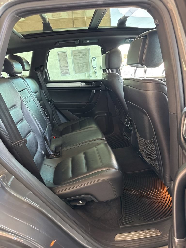 Used 2017 Volkswagen Touareg Wolfsburg Edition AWD/4WD image 7