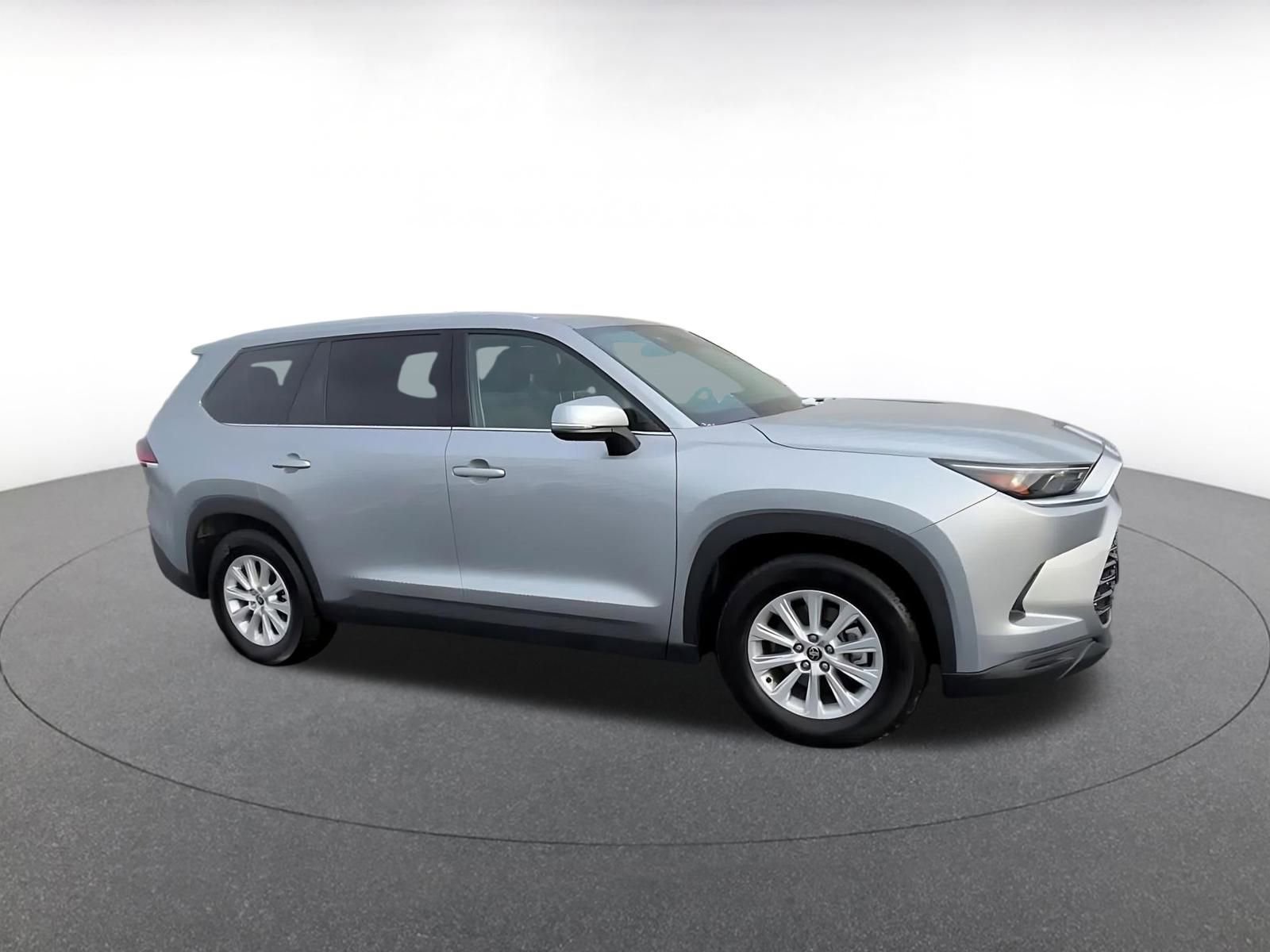 Used 2025 Toyota Grand Highlander FWD image 2