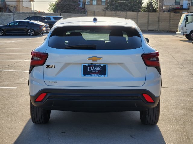 Used 2026 Chevrolet Trax LS FWD image 12