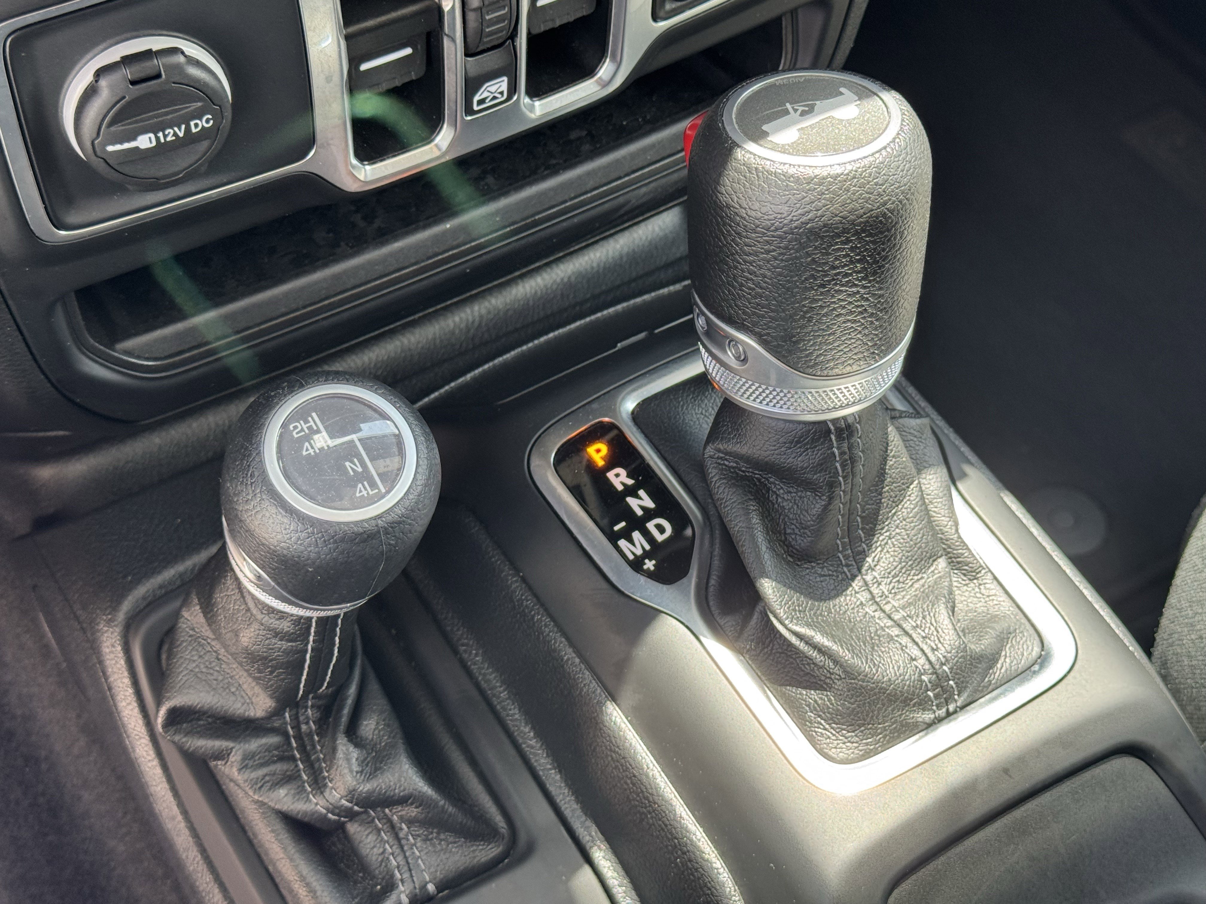 Used 2025 Jeep Wrangler Sahara image 22