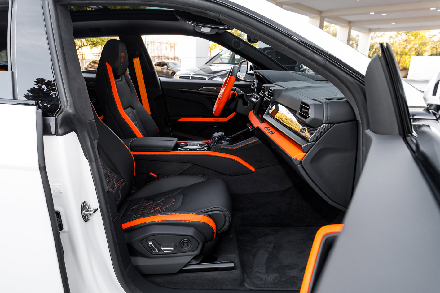 Used 2025 Lamborghini Urus SE image 55