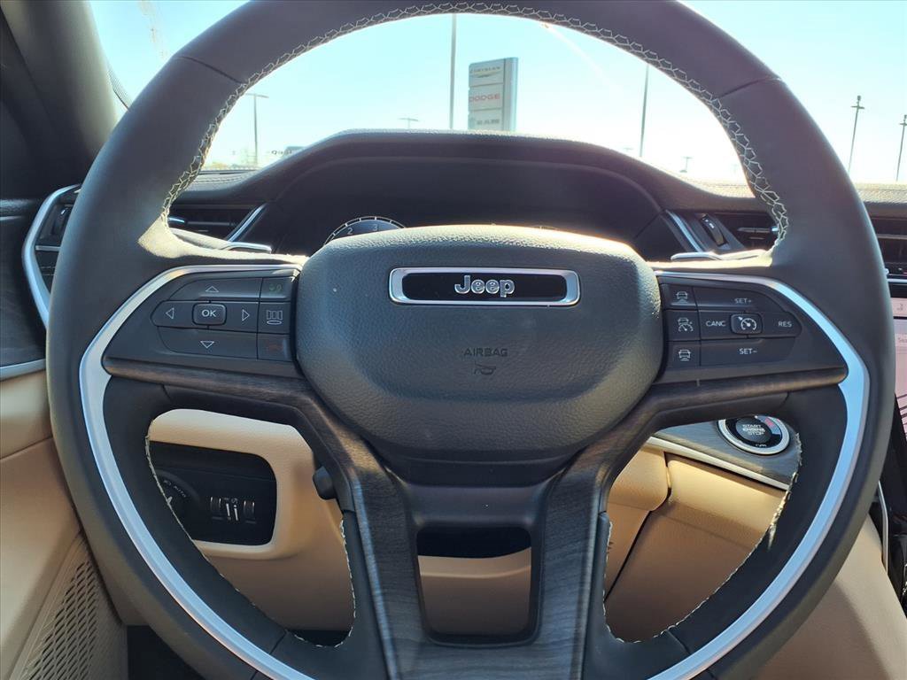 New 2025 Jeep Grand Cherokee Limited w/ Luxury Tech Group II image 10