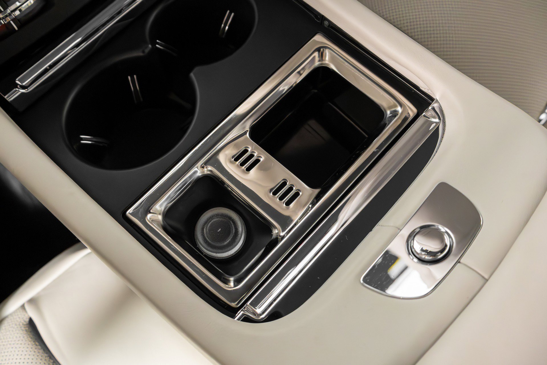 Used 2016 Rolls-Royce Wraith image 23