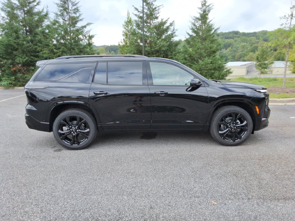 New 2027 Chevrolet Traverse RS FWD image 4