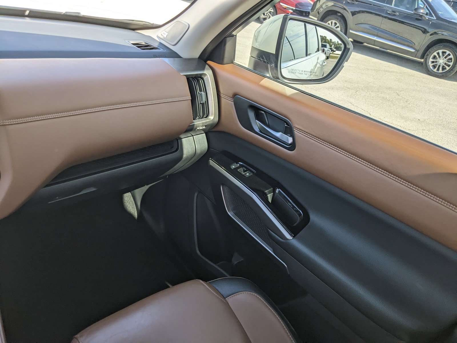 Used 2024 Nissan Pathfinder Platinum w/ Cargo Package image 15