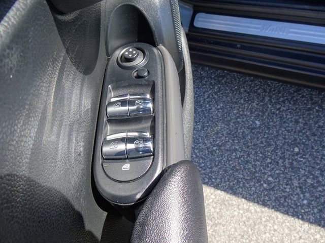 Used 2019 MINI Cooper 4-Door Hardtop w/ Signature Upholstery Package image 13