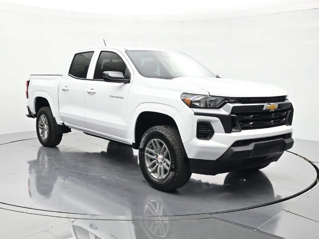 Used 2026 Chevrolet Colorado LT RWD image 3