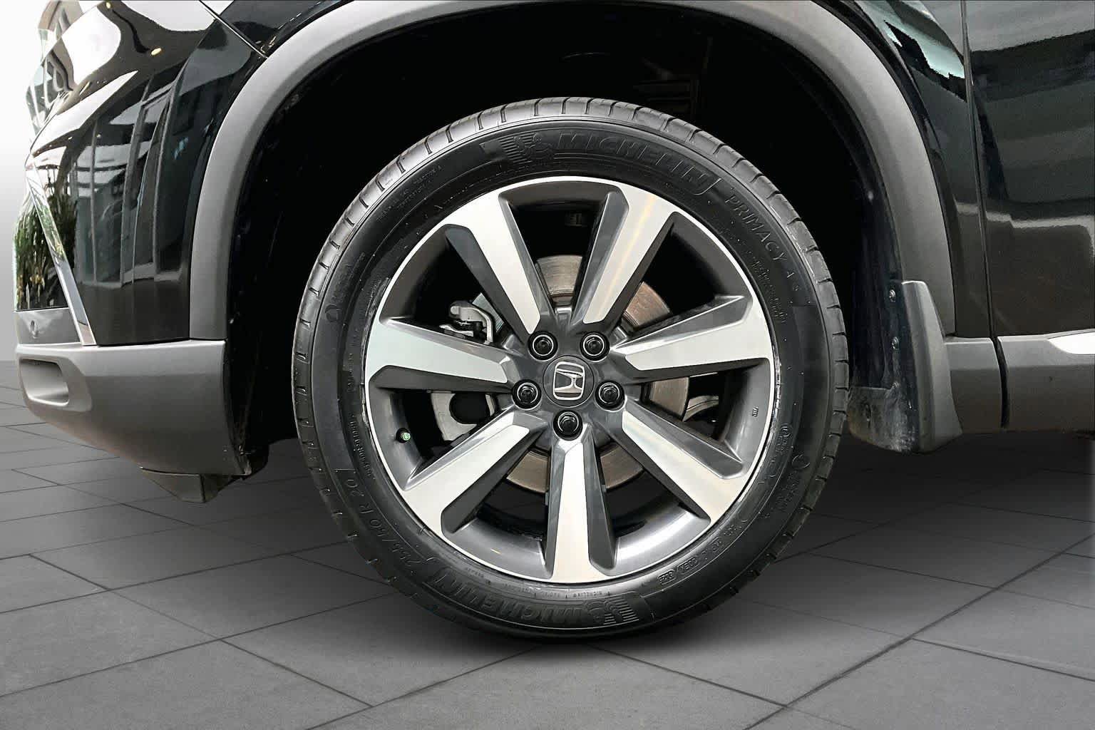 Used 2024 Honda Pilot Touring image 11