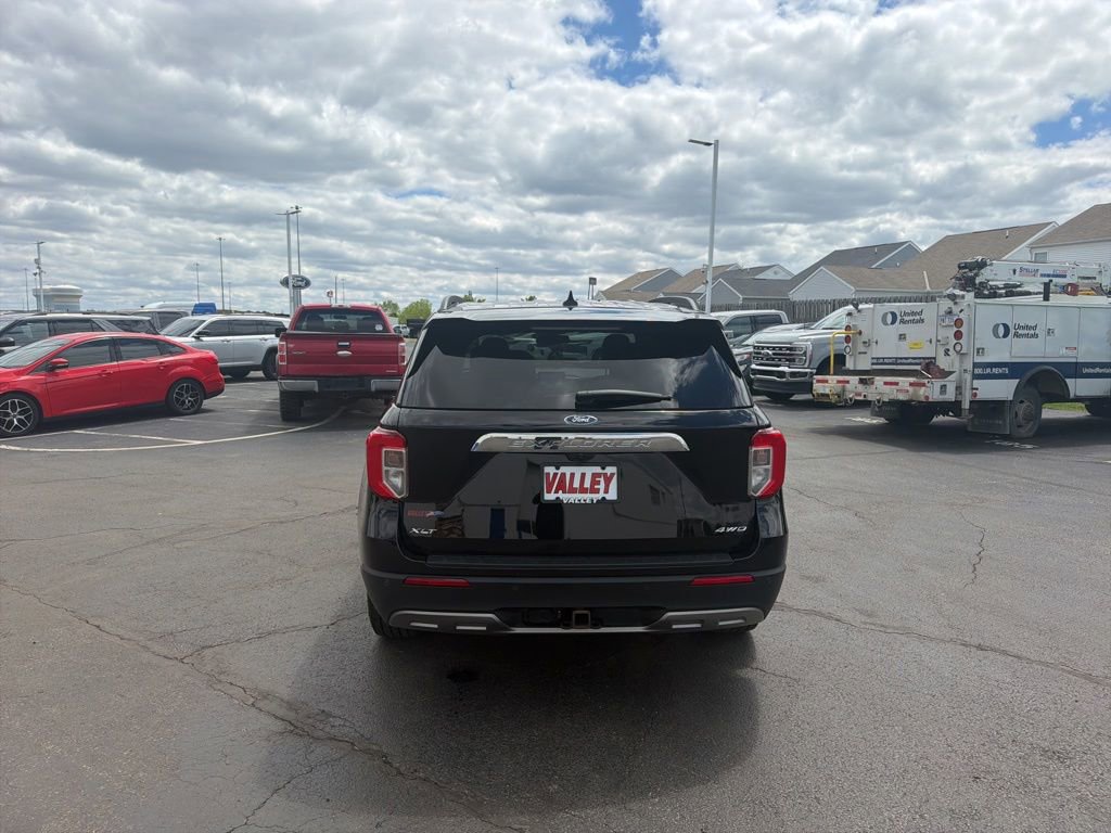 Used 2022 Ford Explorer XLT w/ Equipment Group 202A AWD/4WD image 6