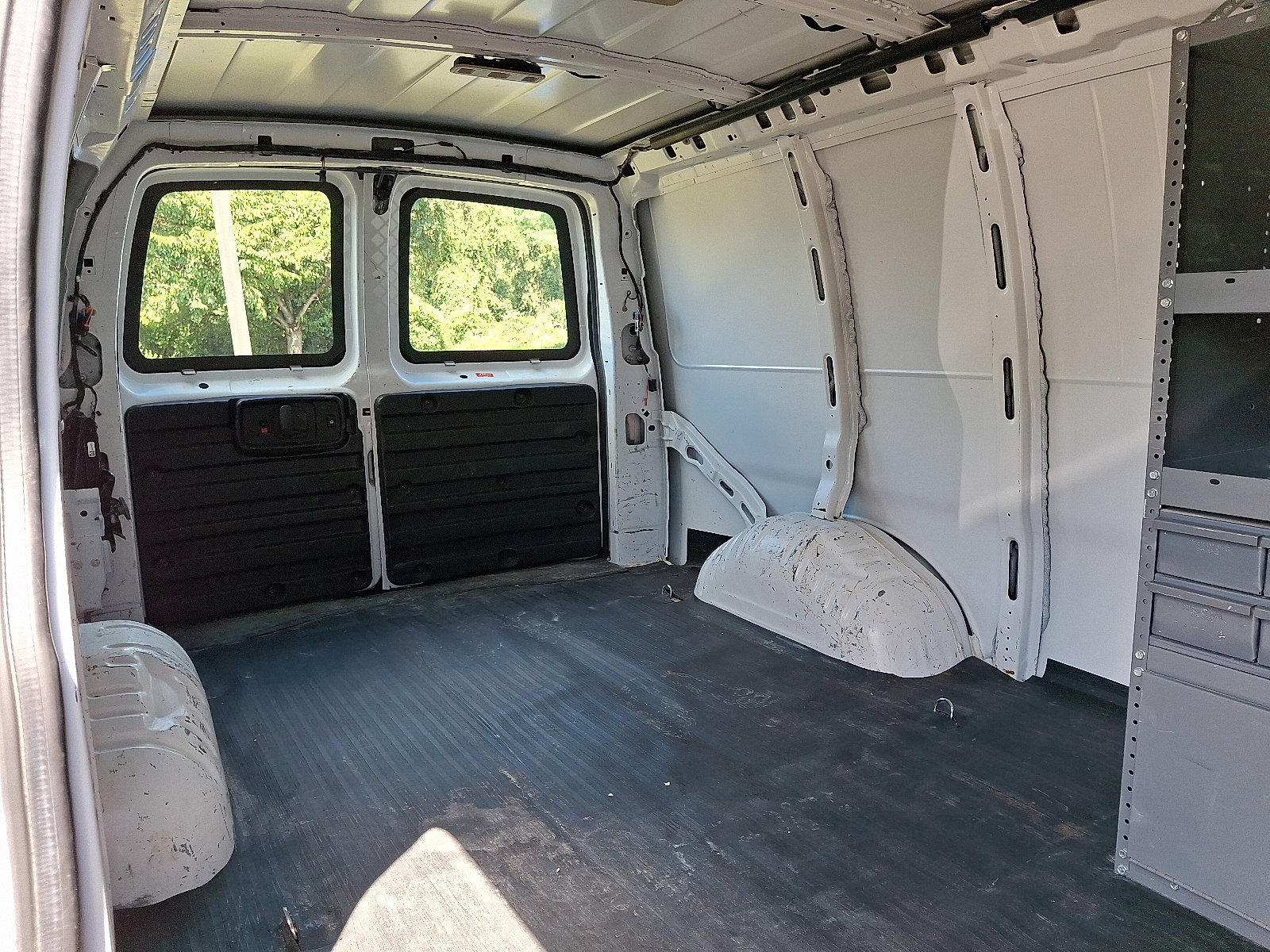 Used 2022 Chevrolet Express 2500 Extended w/ Driver Convenience Package image 11