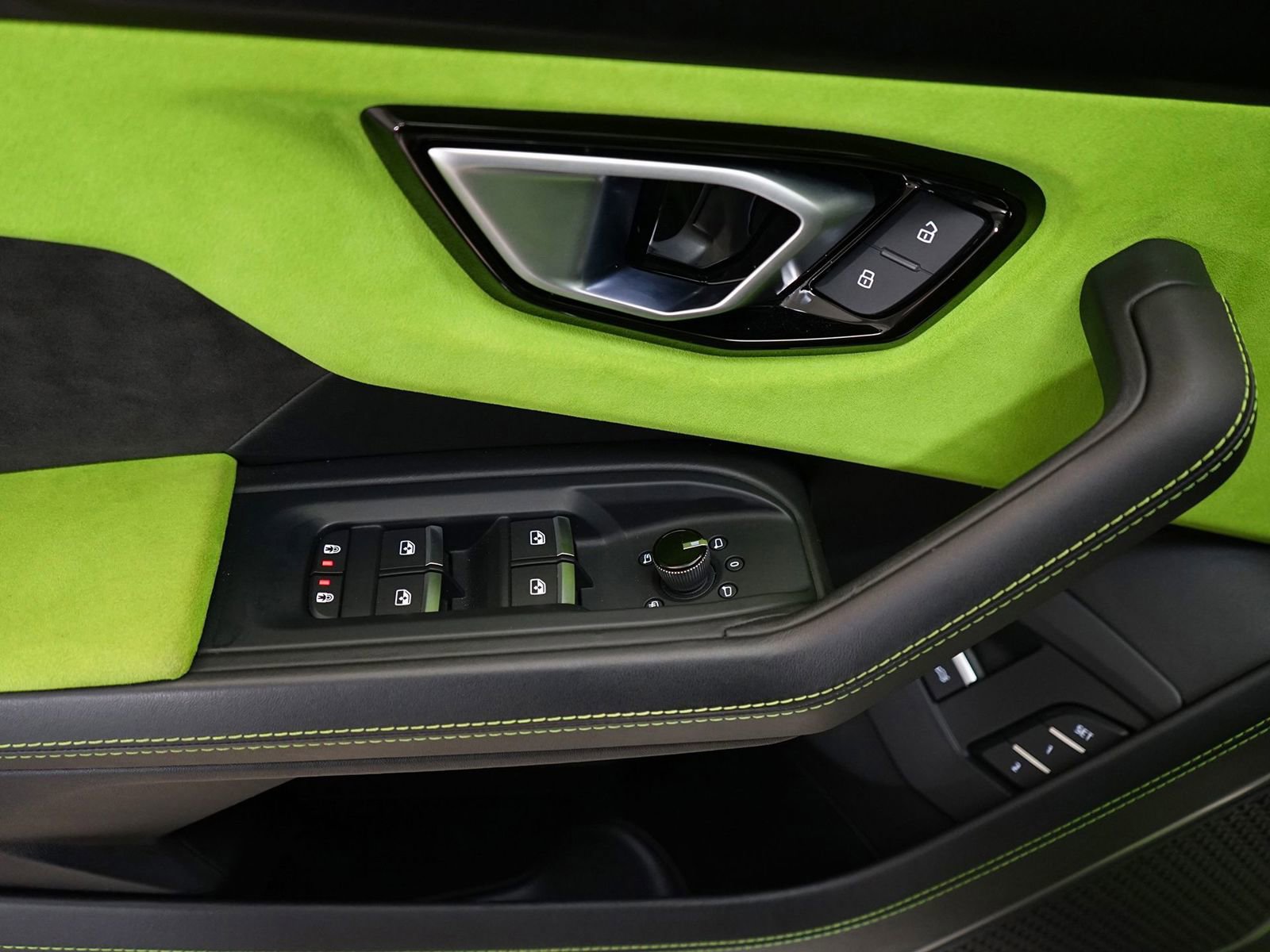 Used 2022 Lamborghini Urus image 14