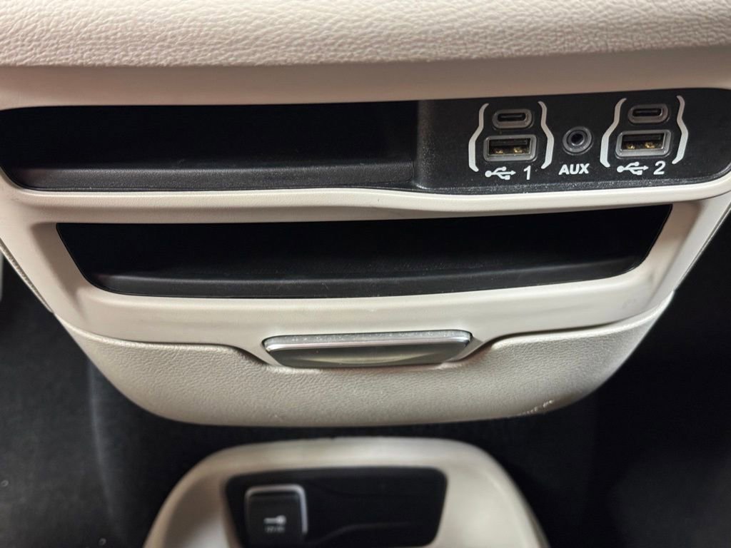 Used 2023 Chrysler Voyager LX FWD image 34