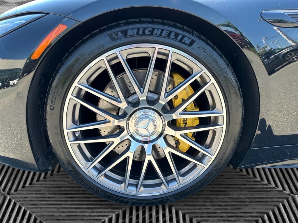 Used 2022 Mercedes-Benz SL 63 AMG 4MATIC w/ Driver Assistance Package image 9