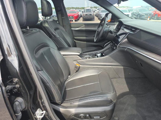 Certified 2025 Jeep Grand Cherokee L Limited w/ Black Appearance Package AWD/4WD image 3