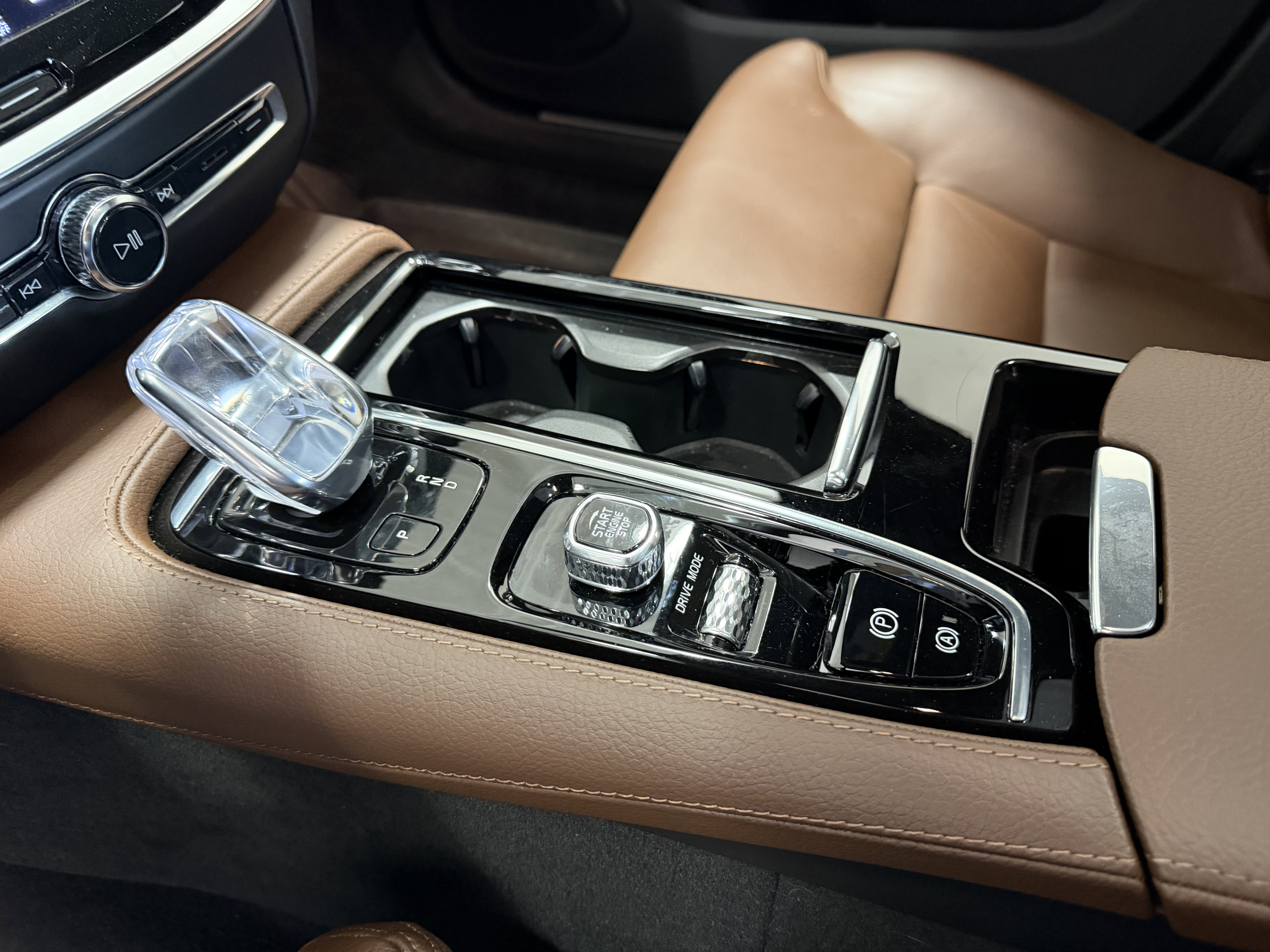 Used 2021 Volvo S60 T8 Inscription image 20