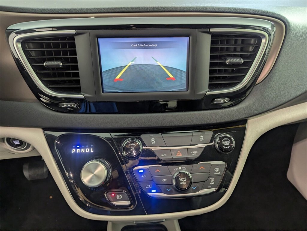 Used 2023 Chrysler Voyager LX image 24