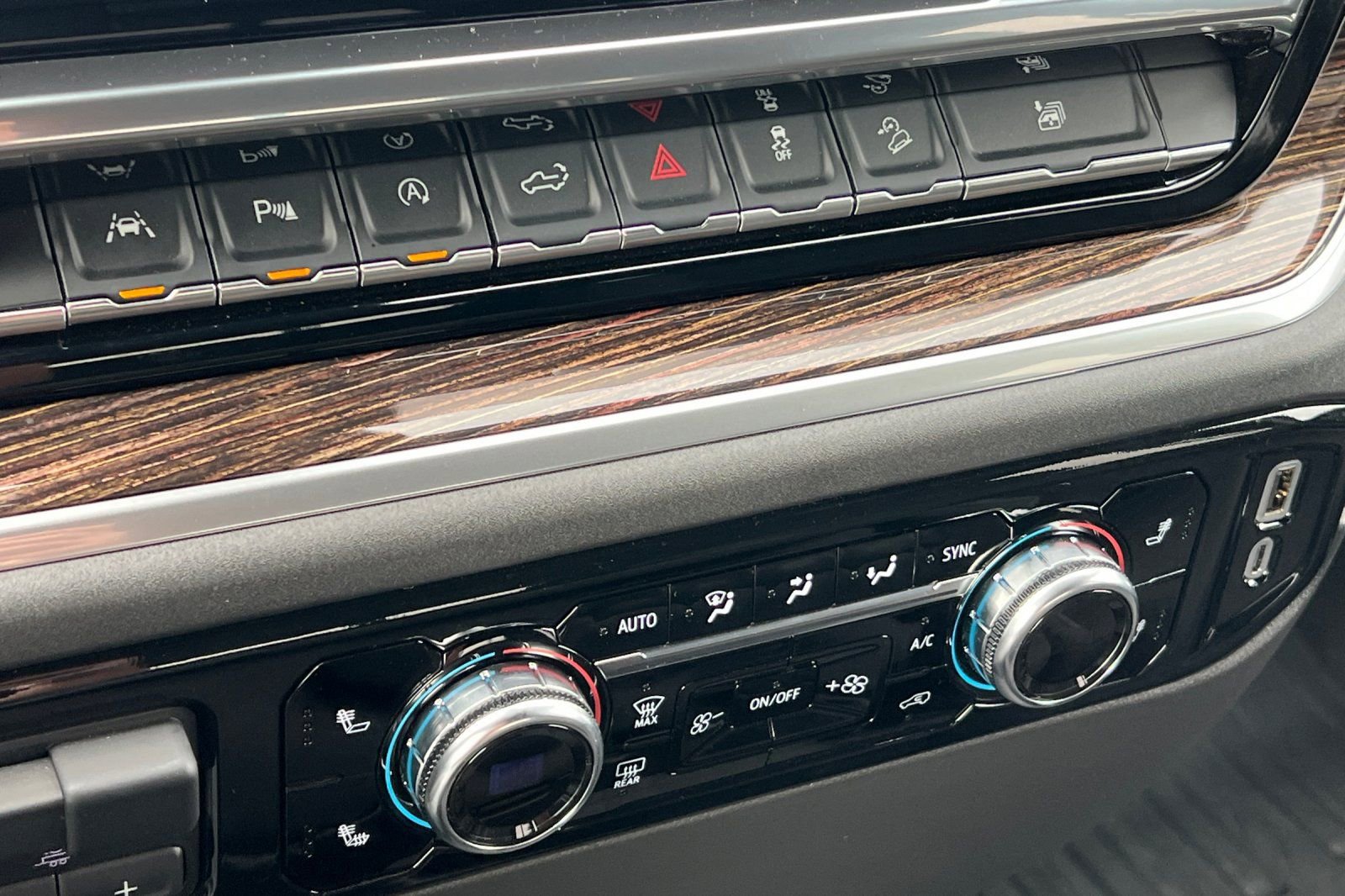 Used 2025 GMC Sierra 1500 SLE image 28