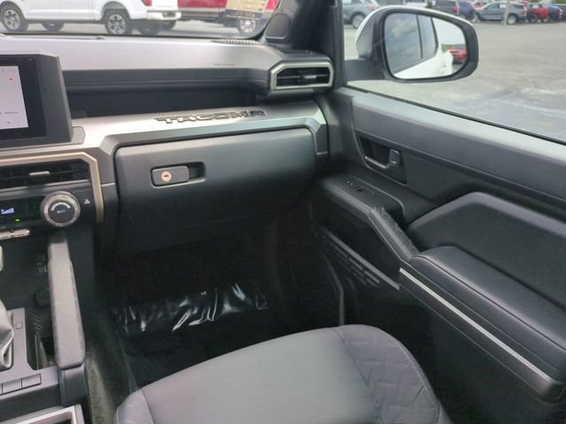 Used 2024 Toyota Tacoma SR5 w/ SR5 Upgrade Package AWD/4WD image 17