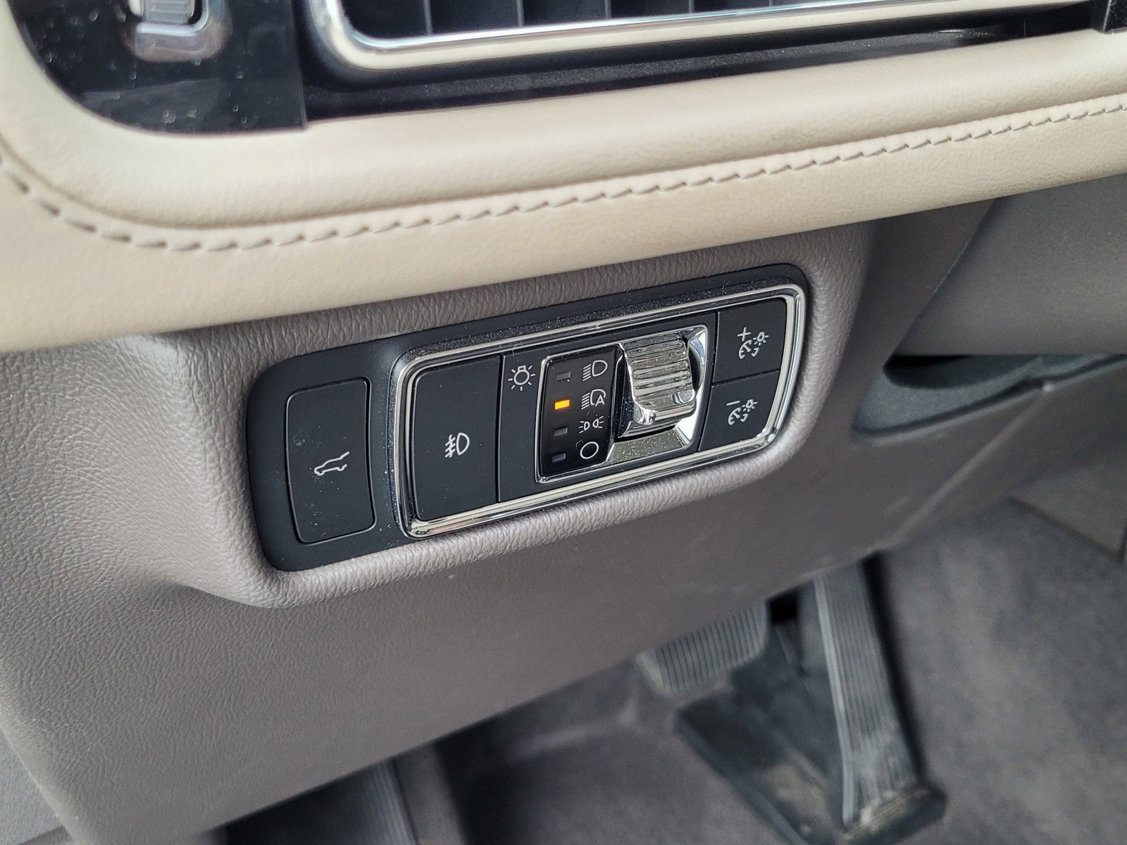 Used 2023 Lincoln Aviator Reserve w/ Equipment Group 201A image 18