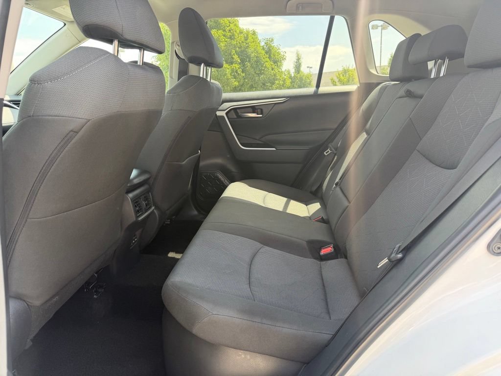 Used 2025 Toyota RAV4 XLE AWD/4WD image 24