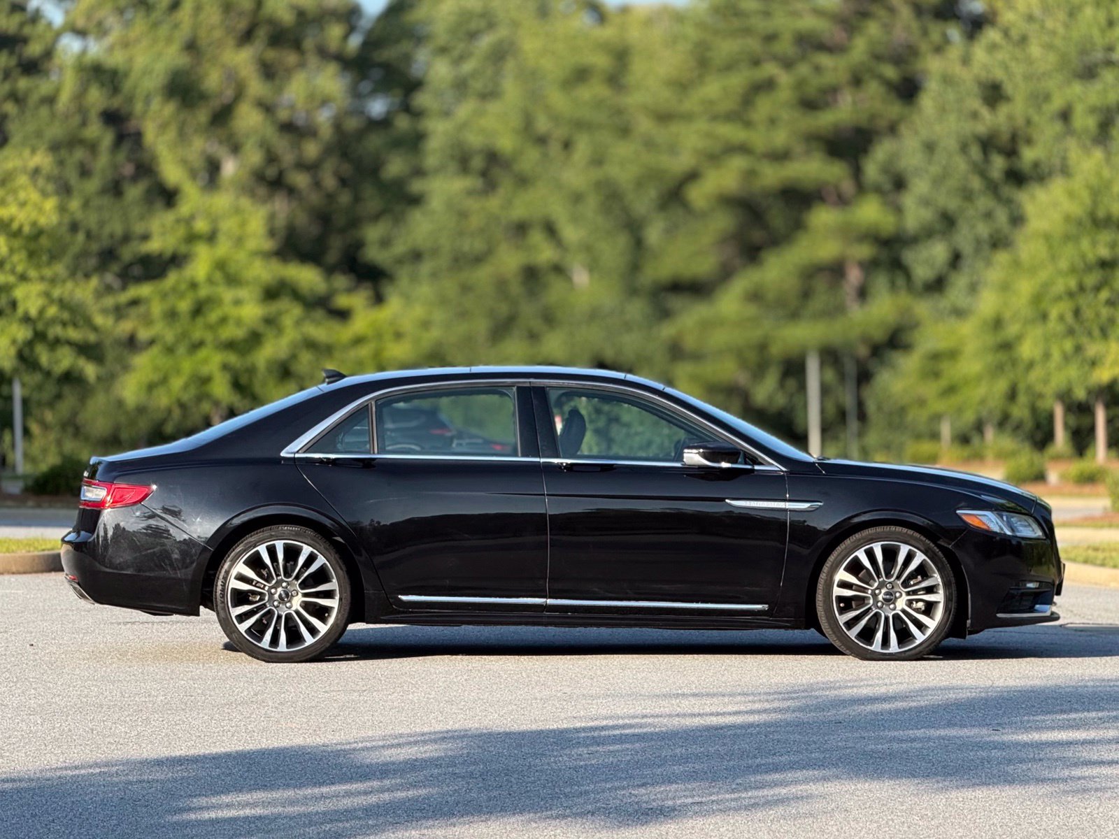 Used 2020 Lincoln Continental AWD w/ Premium Package image 12