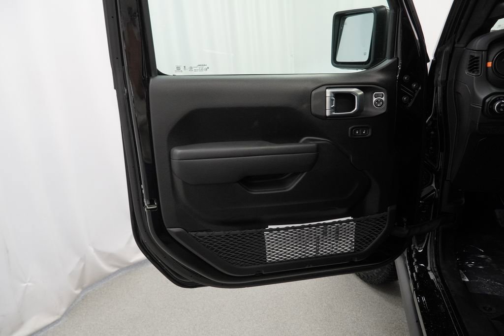 New 2026 Jeep Gladiator Mojave w/ Safety Group image 29