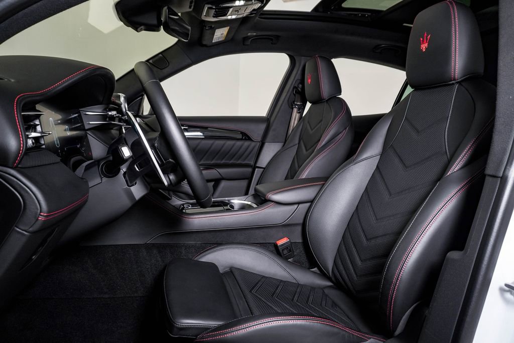 Certified 2023 Maserati Grecale Modena image 18