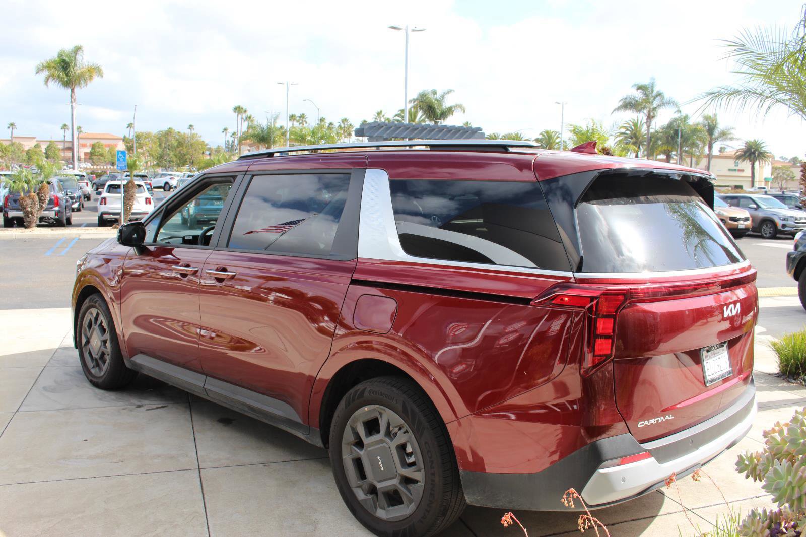 Used 2026 Kia Carnival EX image 7