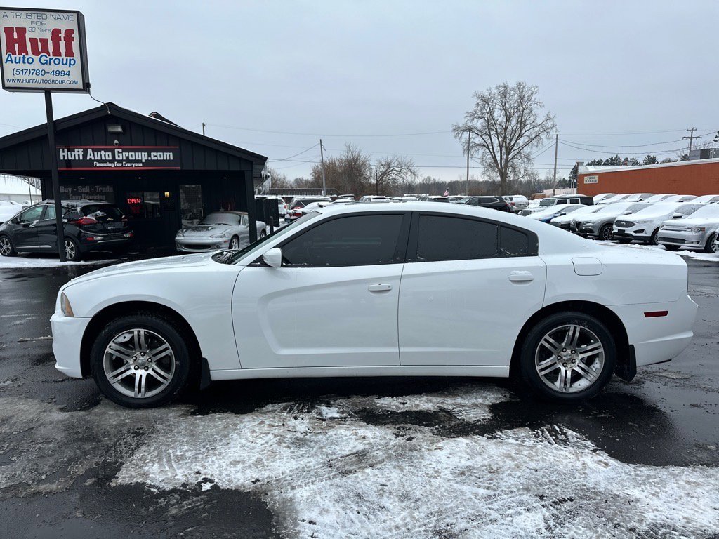 Used 2014 Dodge Charger SXT RWD image 4