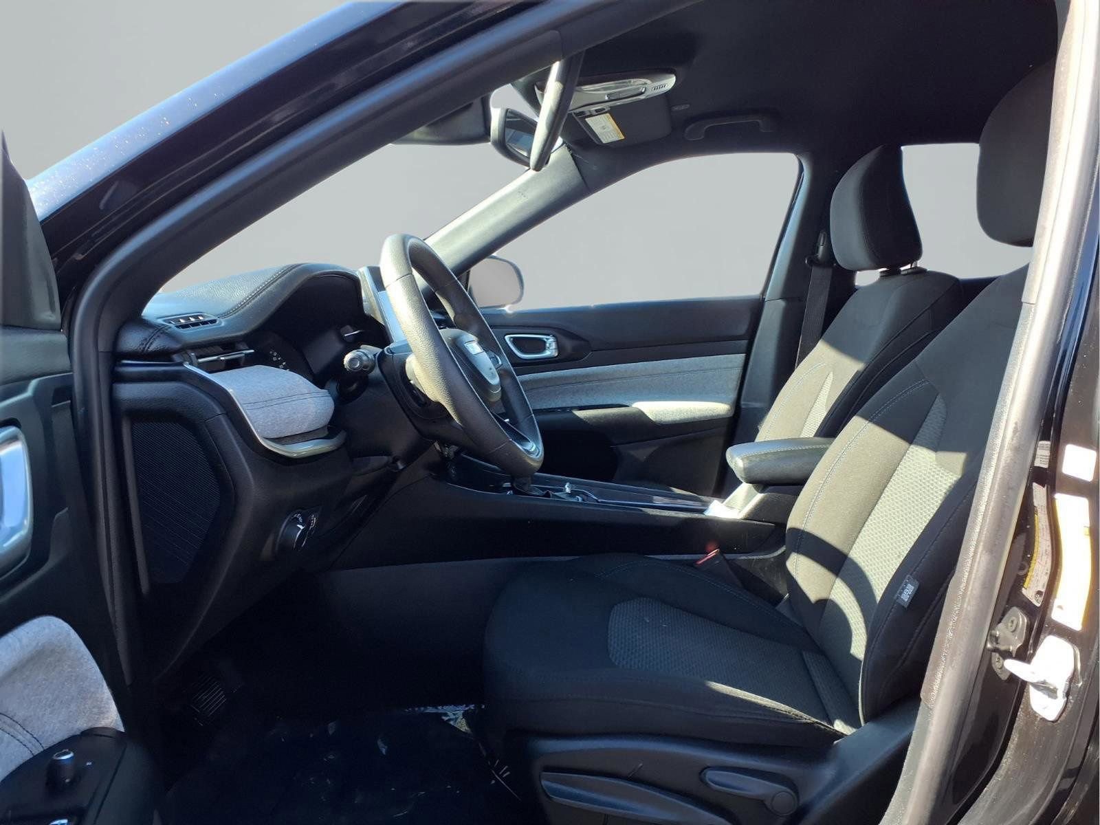 Used 2023 Jeep Compass Sport image 18