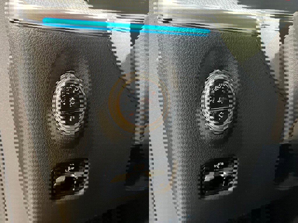 Used 2025 Mercedes-Benz CLE 300 4MATIC Cabriolet image 22