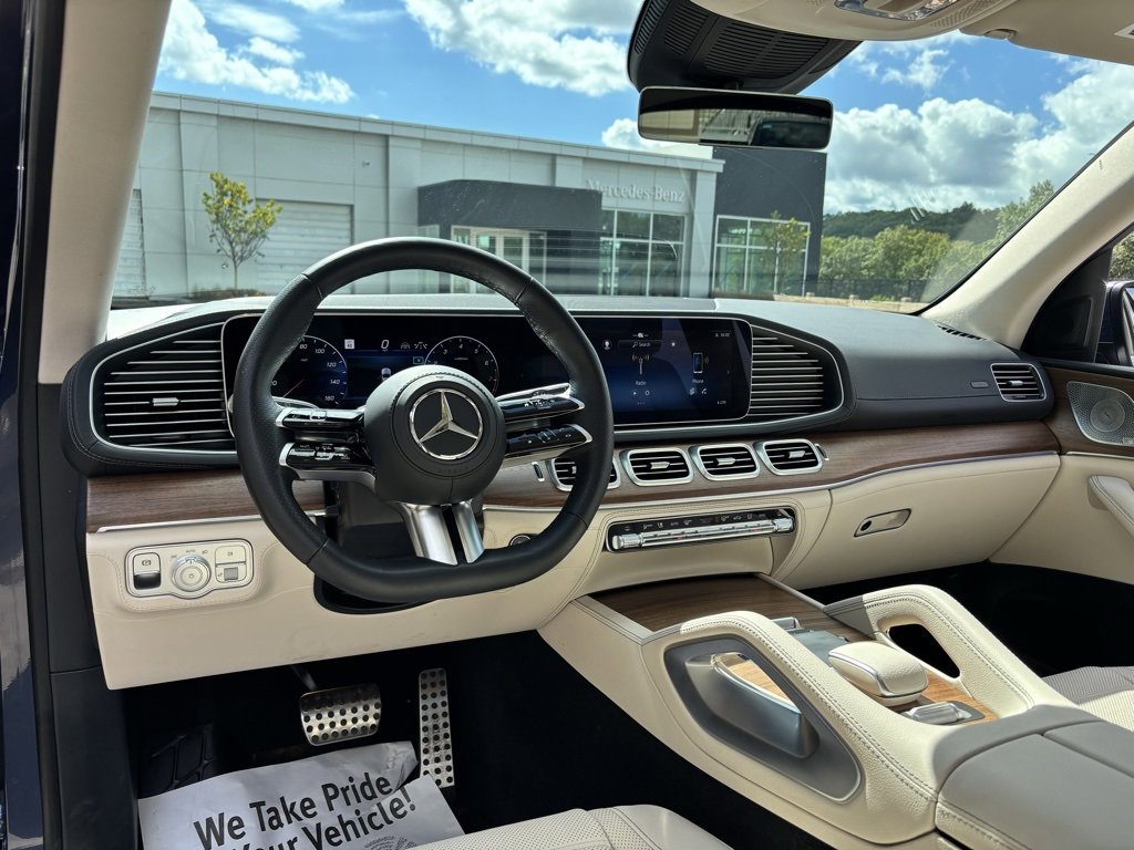 Used 2025 Mercedes-Benz GLS 580 4MATIC image 26