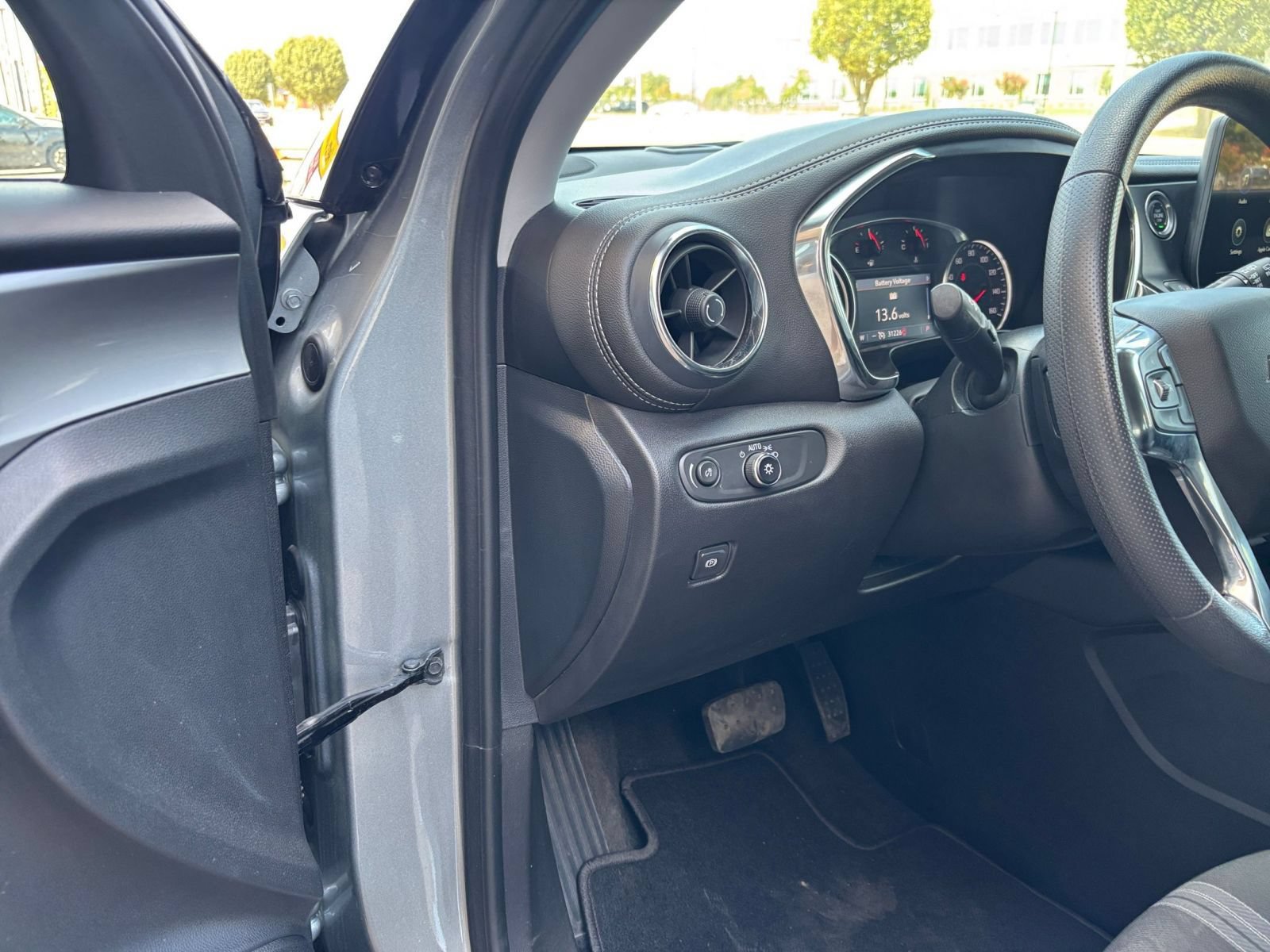 Used 2025 Chevrolet Blazer LT FWD image 35