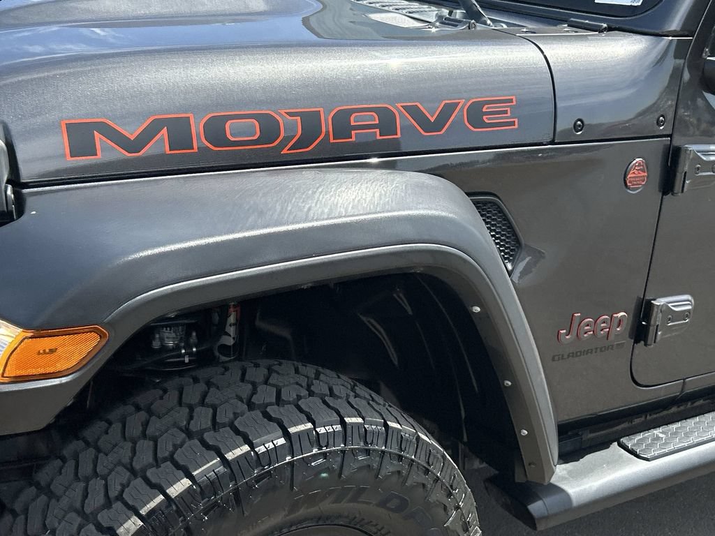 Used 2023 Jeep Gladiator Mojave AWD/4WD image 31