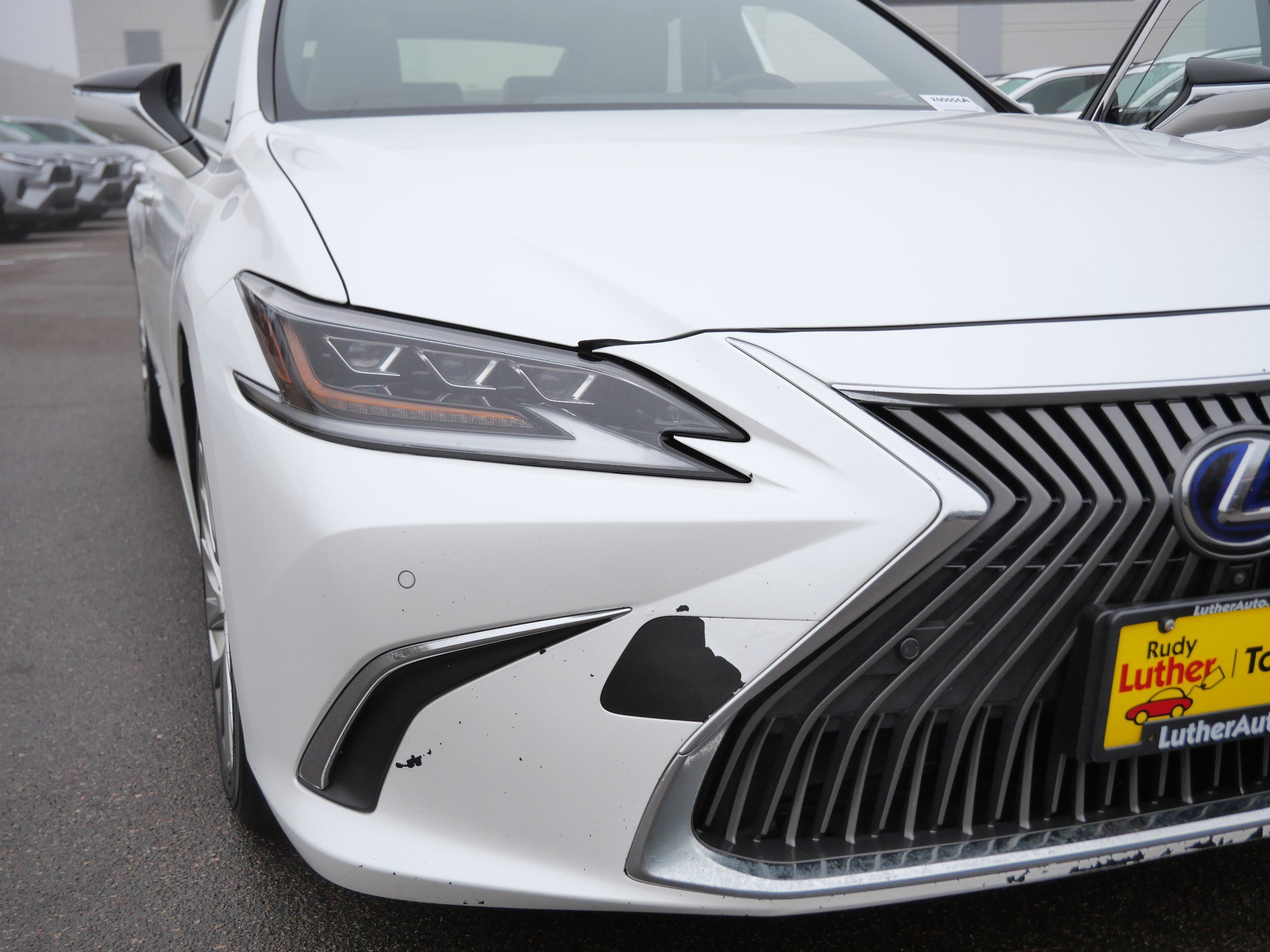 Used 2019 Lexus ES 300h w/ Accessory Package 2 image 16