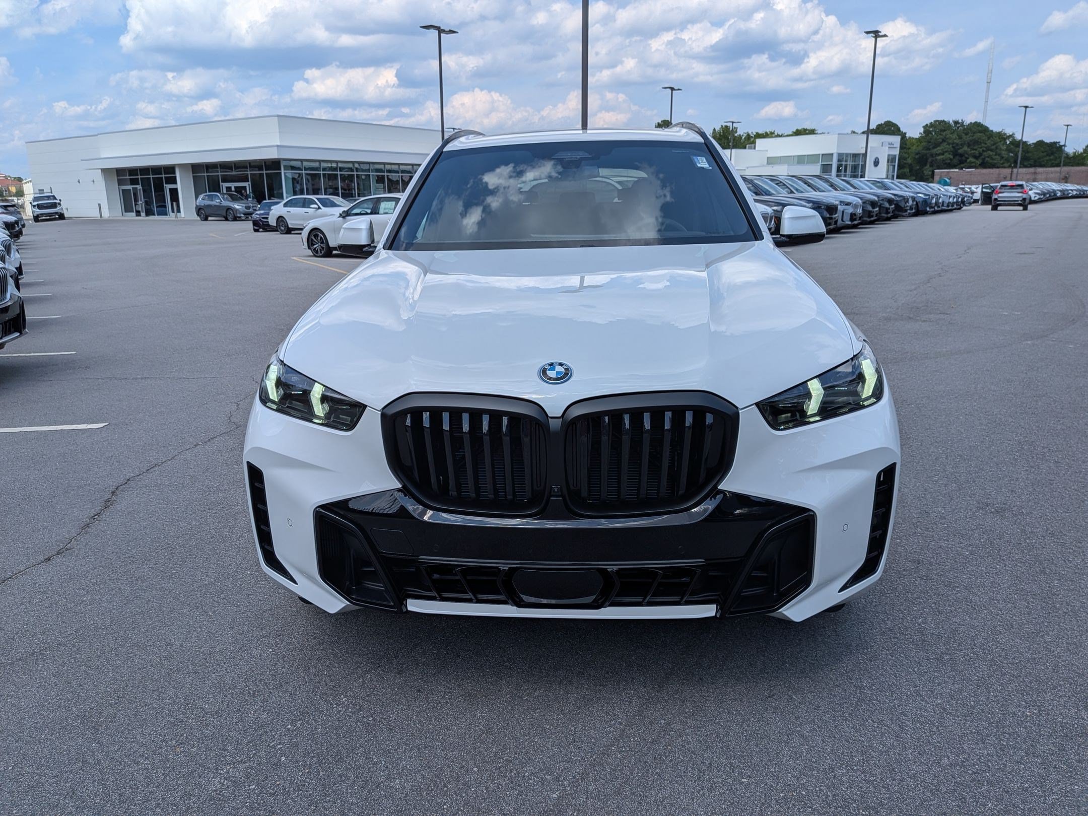 New 2026 BMW X5 xDrive50e w/ M Sport Package AWD/4WD image 8