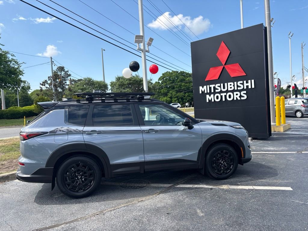 New 2026 Mitsubishi Outlander AWD image 2