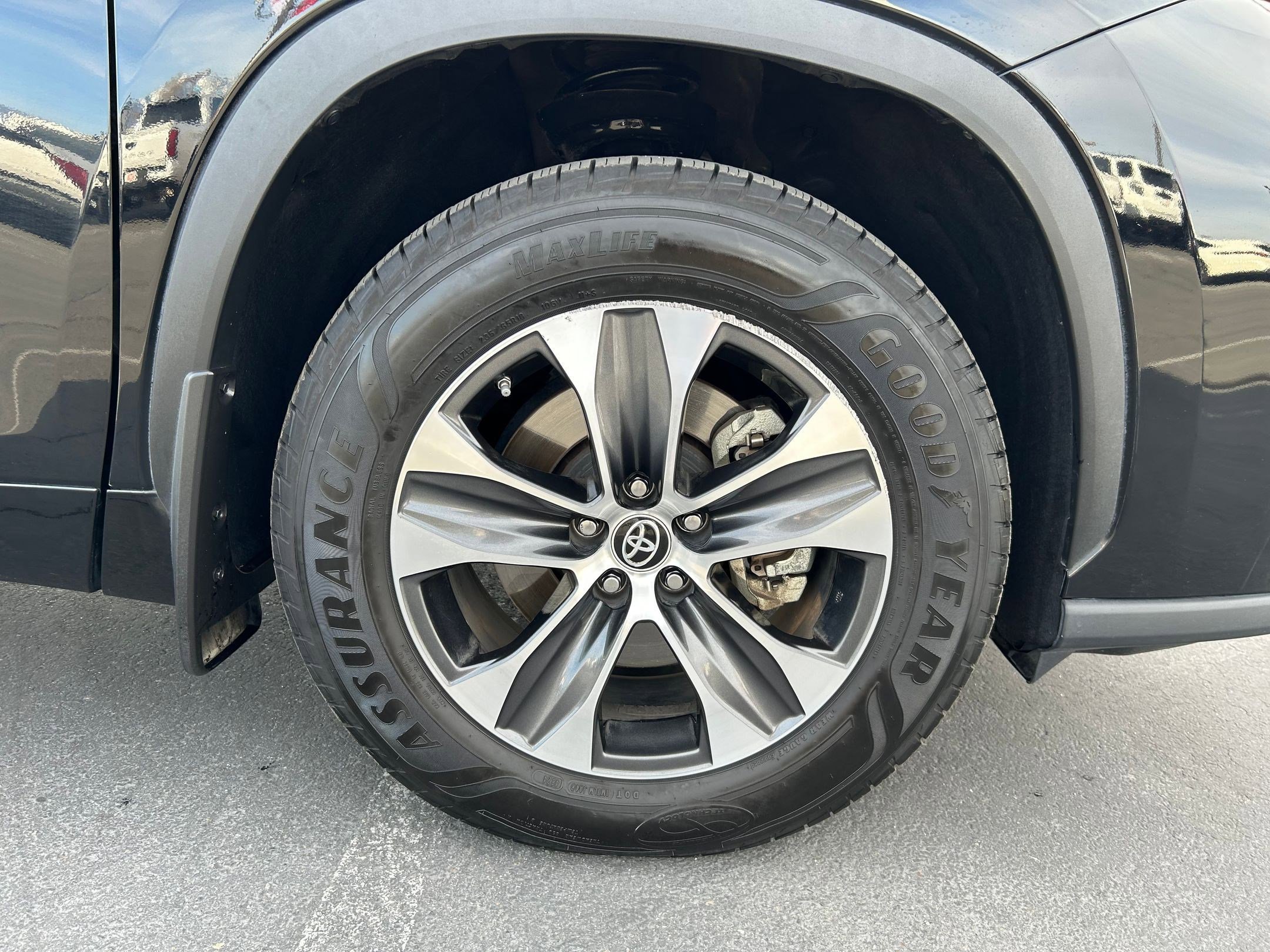 Certified 2023 Toyota Highlander XLE image 30