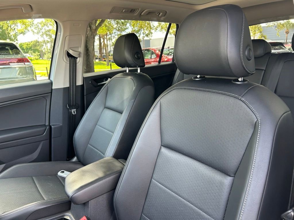 Used 2018 Volkswagen Tiguan SEL w/ 3rd Row Seat Package AWD/4WD image 16