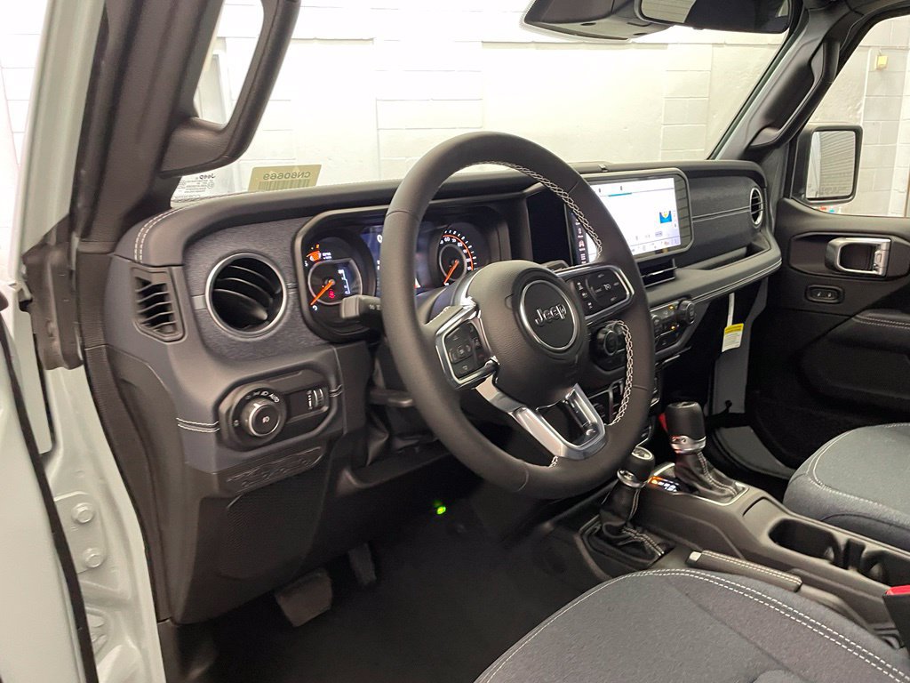 New 2026 Jeep Wrangler Unlimited Rubicon w/ Rockslide Package AWD/4WD image 14